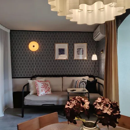 Nonna Kate's Retro With Garden Terrace شقة *
