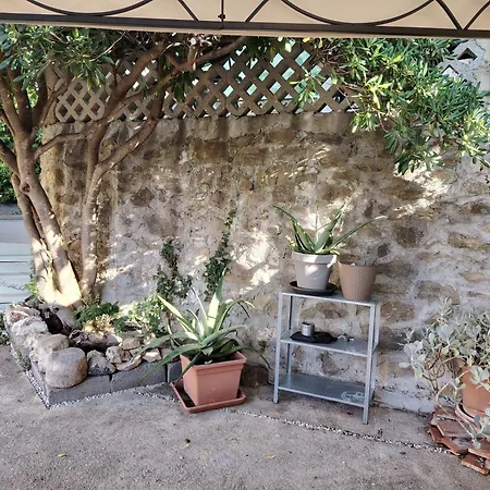 Nonna Kate's Retro With Garden Terrace باشْكا
