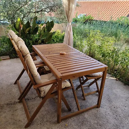 شقة Nonna Kate's Retro With Garden Terrace باشْكا