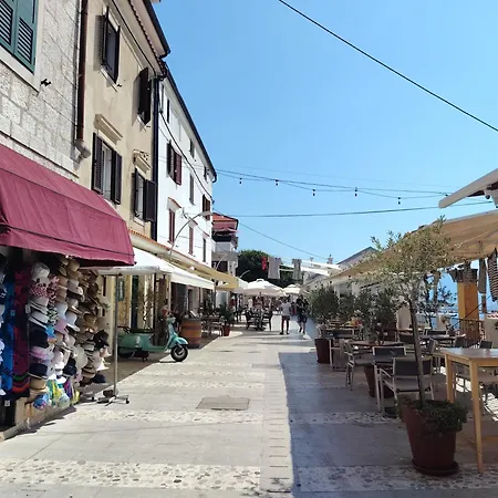Nonna Kate's Retro With Garden Terrace